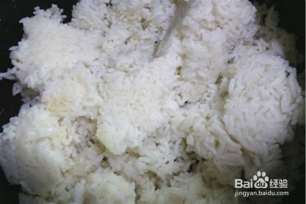 怎样才能做出超好吃的肉末、虾仁、蛋炒酱油饭