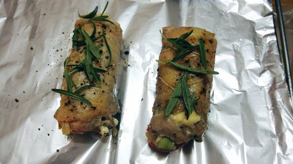 卡通芝士鸡腿肉卷便当