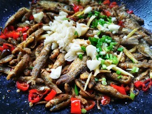 香酥野生炸小鱼的做法