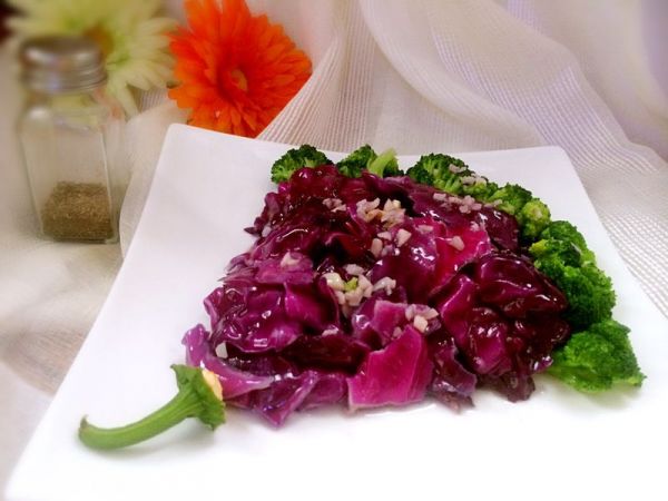 蒜蓉西兰花炒紫甘蓝