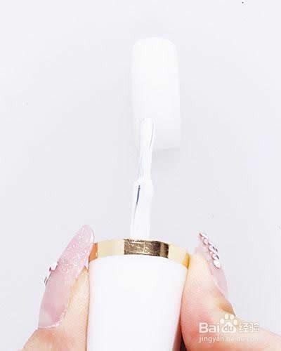 自己打造蓝色时尚美甲