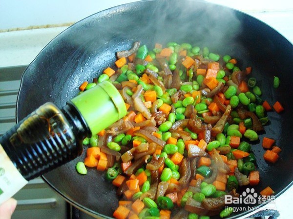 毛豆胡萝卜炒肉皮的做法
