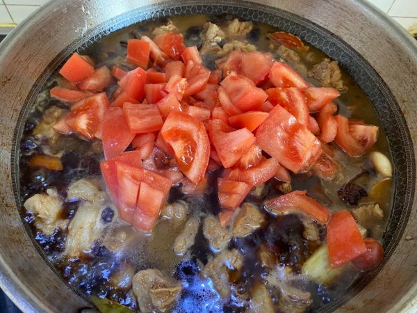 番茄土豆炖牛腩汤汁浓郁