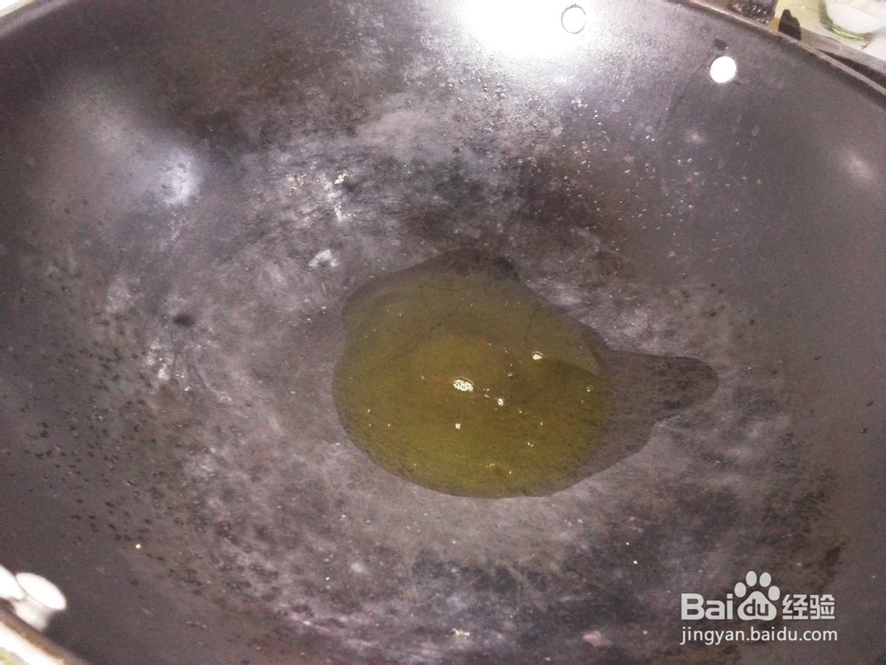 鸡蛋炒洋葱如何做(家常快速圆葱和鸡蛋怎样炒)