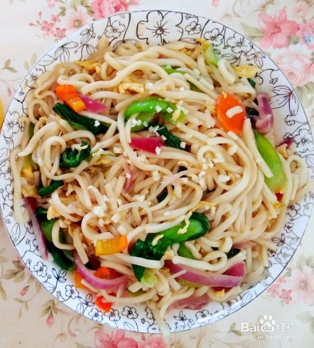 五彩蛋炒面的做法