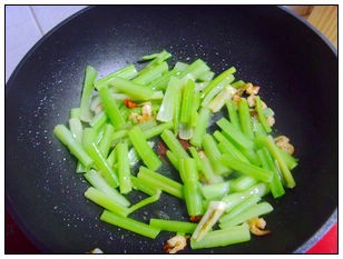 芹菜鲜炒海米