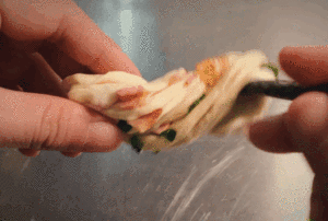 疫情期间适合做的奶香培根葱花馒头。