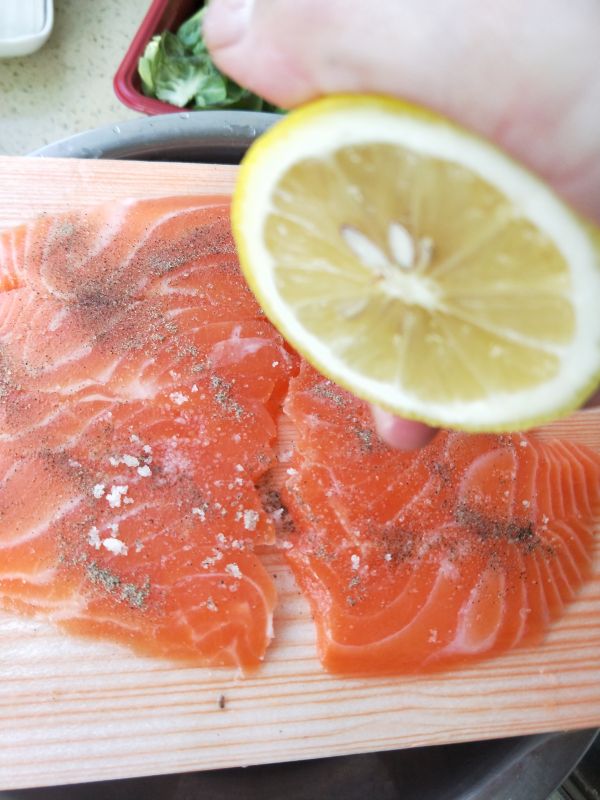 柠香黑椒三文鱼