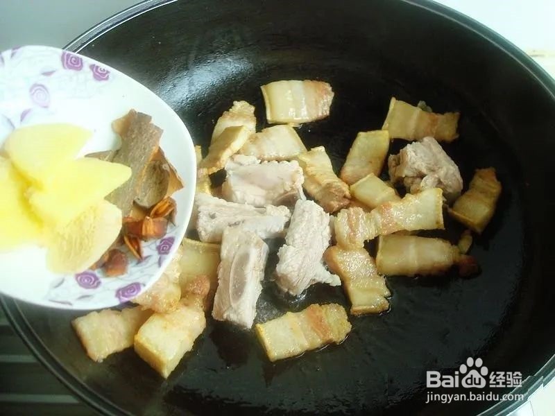 “五花肉炖豆腐”怎么做？