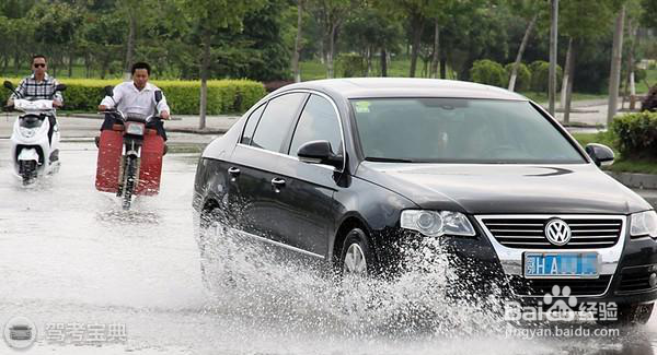 新手行车上路请注意 这样任性容易挨揍