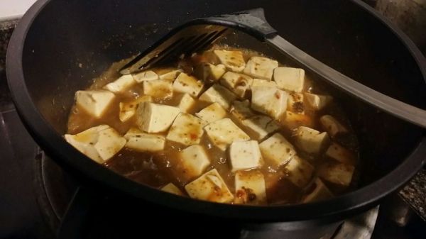 鱼籽牛肉酱烩山水豆腐