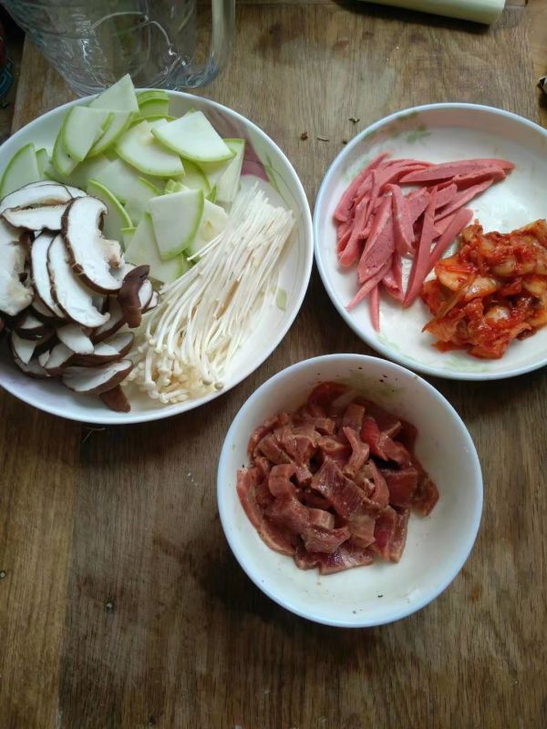 黑椒牛柳辣白菜拌饭