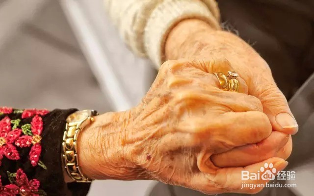 恋人之间有时候会冷场，没什么话题可以讲