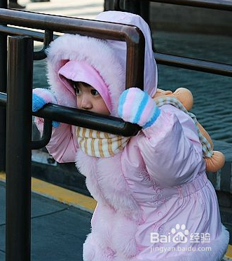 舌头冻在柱子上怎么办