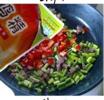 餐桌上的春色满园——超级下饭的蒜苔炒腊丁
