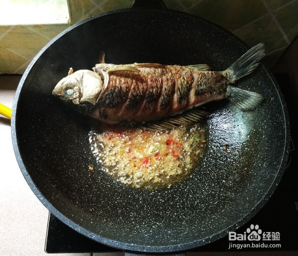 泡菜烧鲫鱼的做法