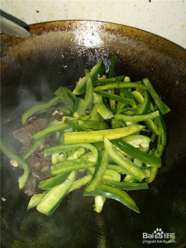 青椒丝豆腐皮炒腊肉