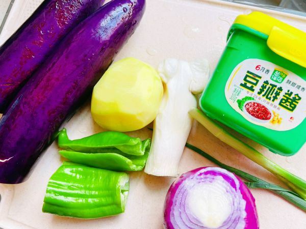 酱香小炒素什锦菜