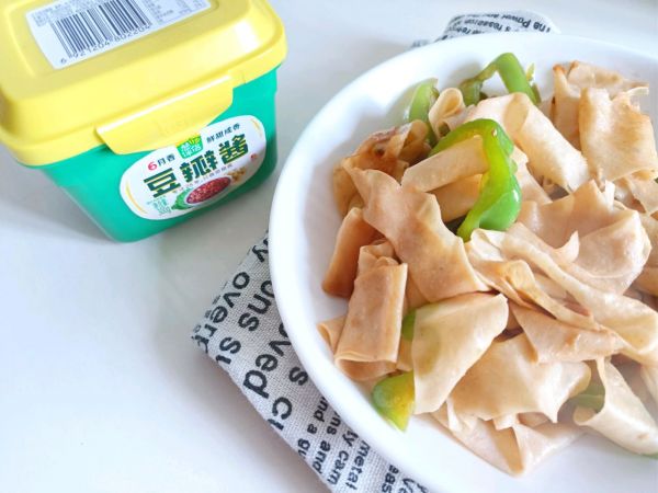 酱香青椒炒薄豆皮