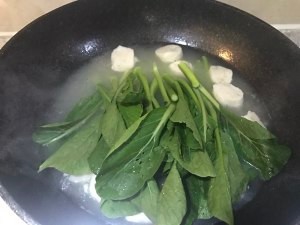 怎么做美味的墨鱼丸高汤浸菜心