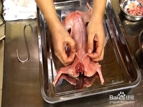 怎样用自动烤兔机制作烤兔