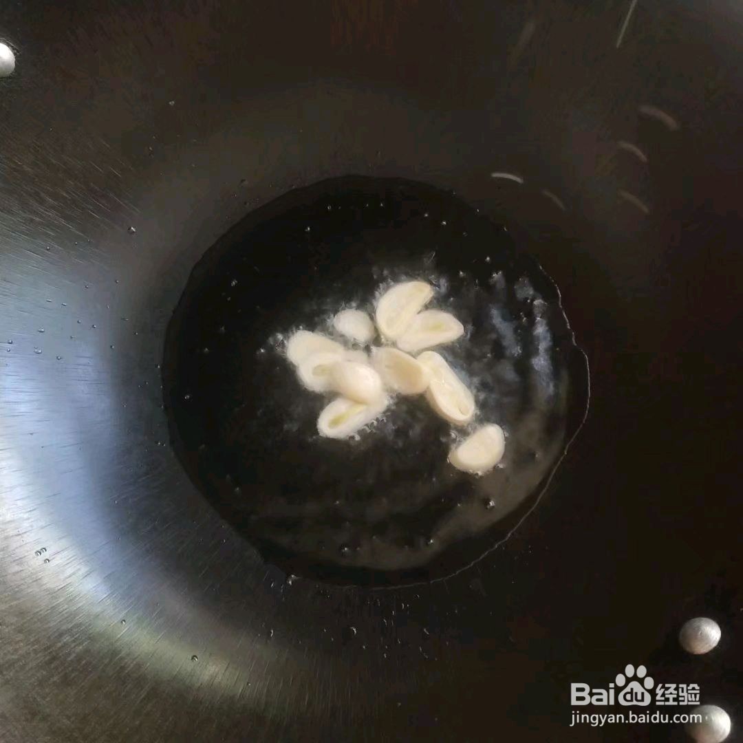 胡萝卜炒包菜的做法