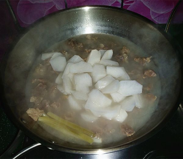 牛肉胡萝卜粉丝汤