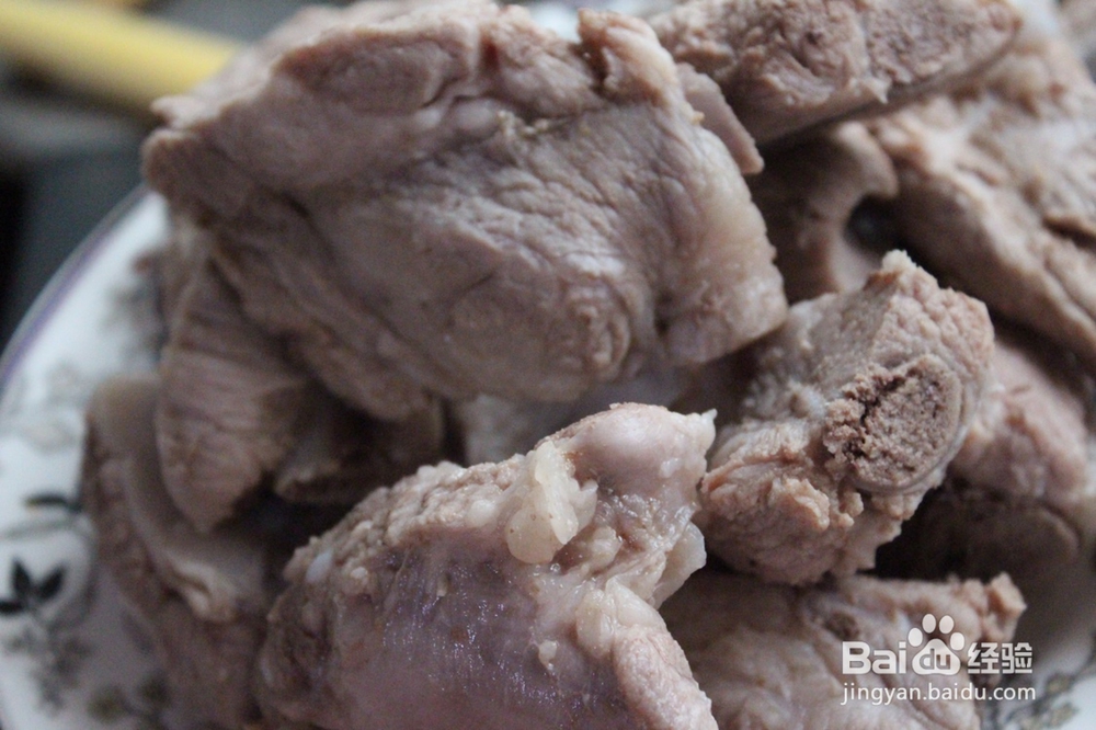 如何做玉米胡萝卜排骨汤？