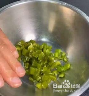 如何制作清爽可口的杭椒皮蛋