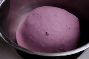 紫薯坚果粒软面包