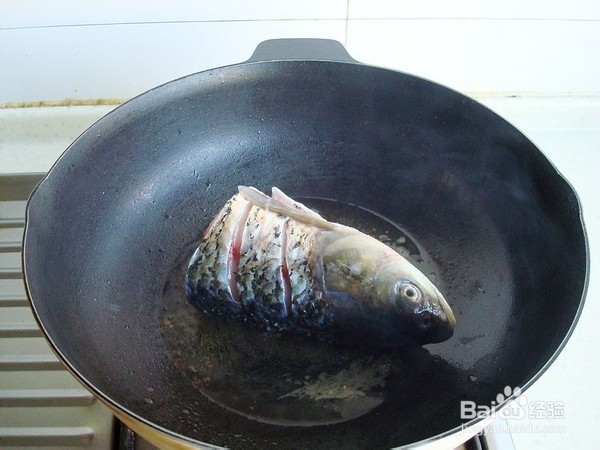 豆腐炖鱼头的做法