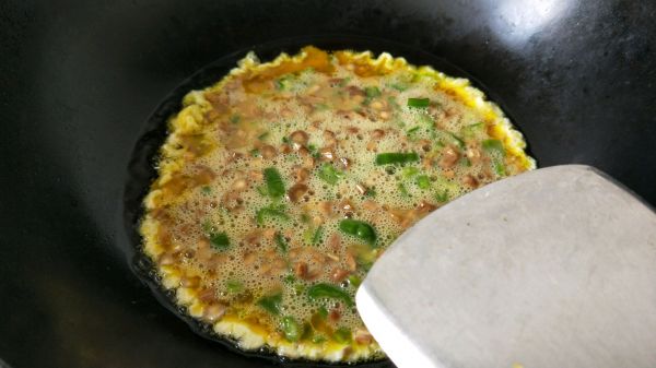 茶树菇青椒炒蛋