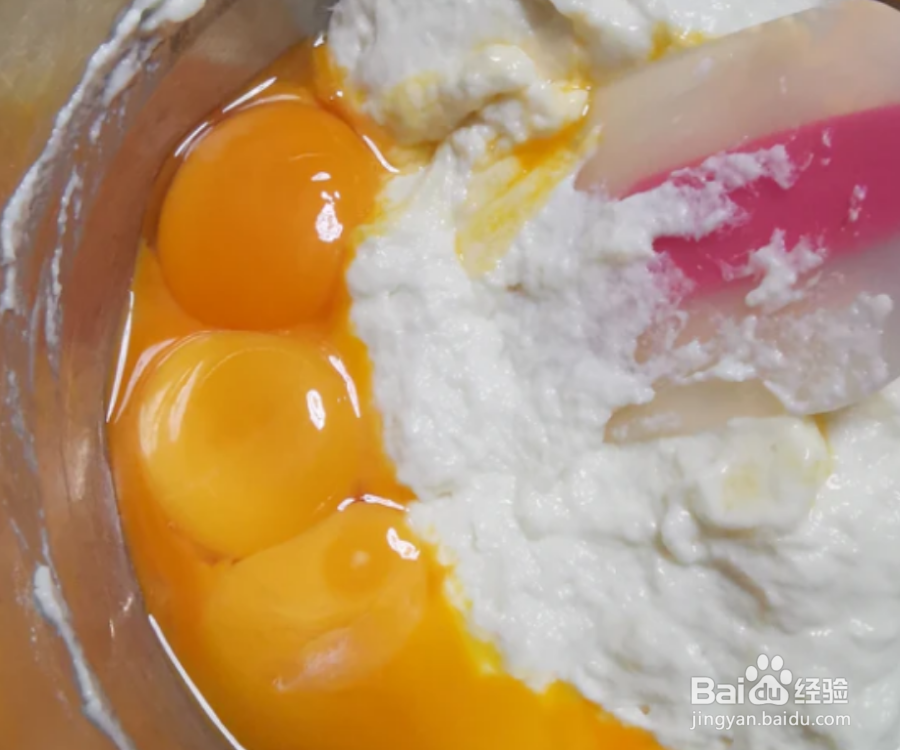 怎样在家制作好吃的酸奶蛋糕?