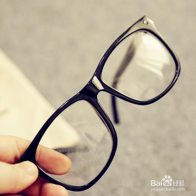 眼镜和脸型的搭配技巧