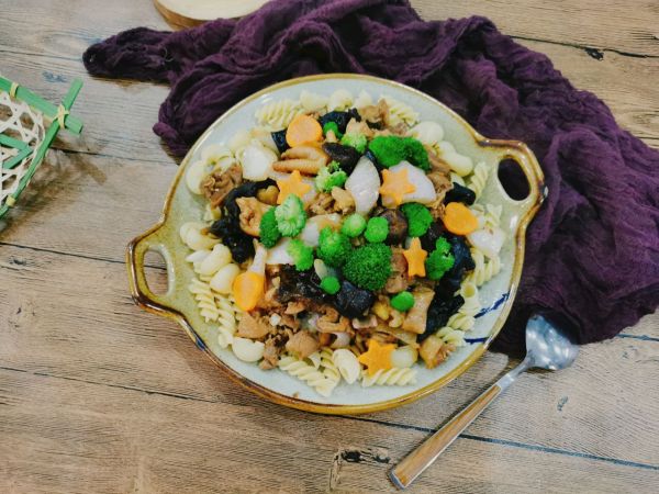 土鸡盖浇意大利面