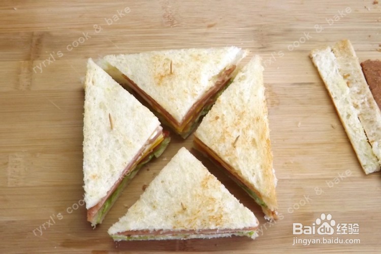 如何制作美味煎蛋火腿三明治？