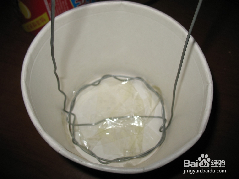 怎样废旧利用糖果桶制作地灯罩子