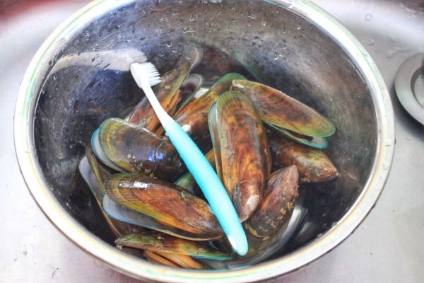 白葡萄酒焗青口