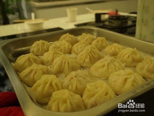 水晶蟹粉小笼包