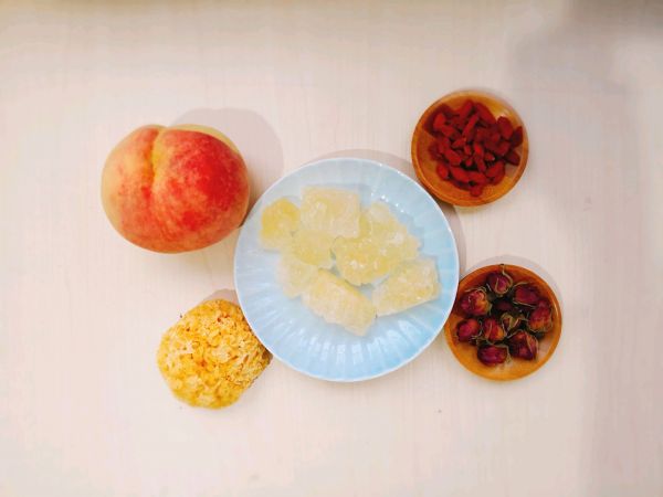 蜜桃玫瑰银耳养颜羹
