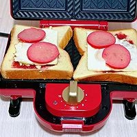 奶酪火腿鸡蛋三明治的做法