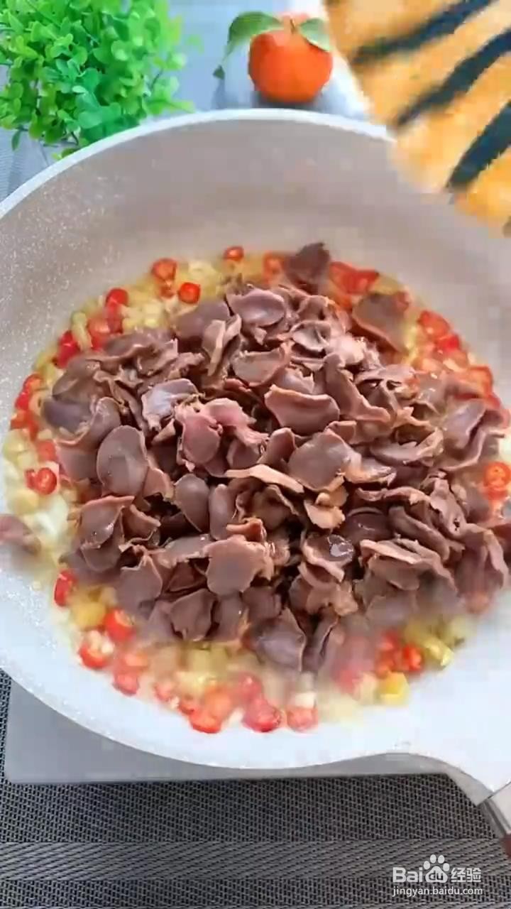 如何制作酸辣鸡杂
