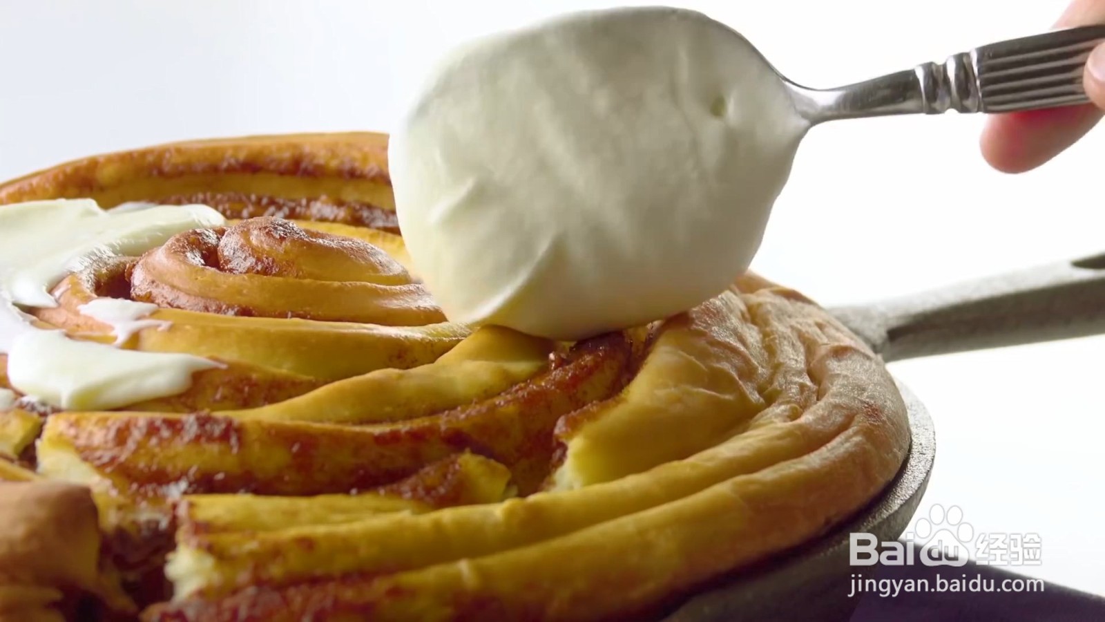 如何制作超大型奶油肉桂卷蛋糕？