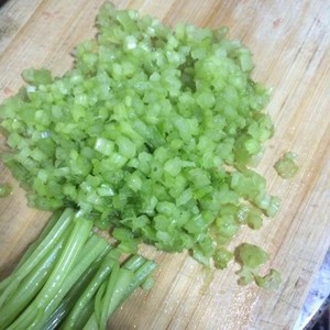 怎样调芹菜和肉的水饺馅家常做法