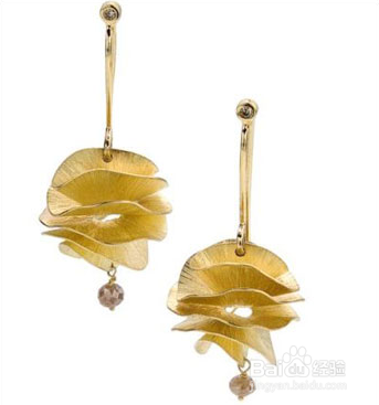 黄金耳环该如何搭配