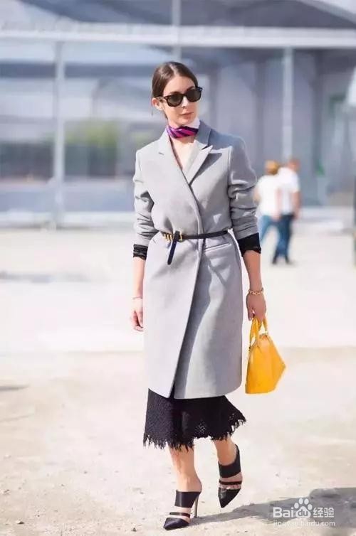 王凯丽长大衣里面套裙子,竟然这么好看!