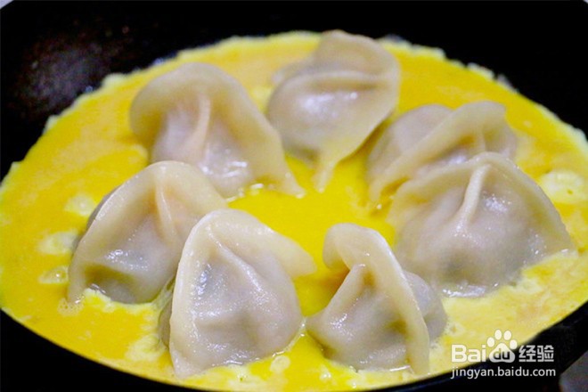 煎饺抱蛋怎么做