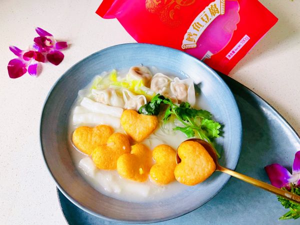 鳕鱼豆腐馄饨煲