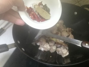 家常红烧排骨的做法