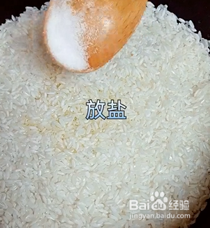 如何做美味土豆泥腊肠焖饭？